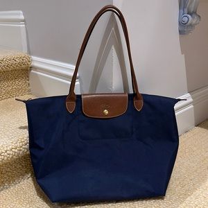 Medium sized Longchamp le pilage tote in navy
